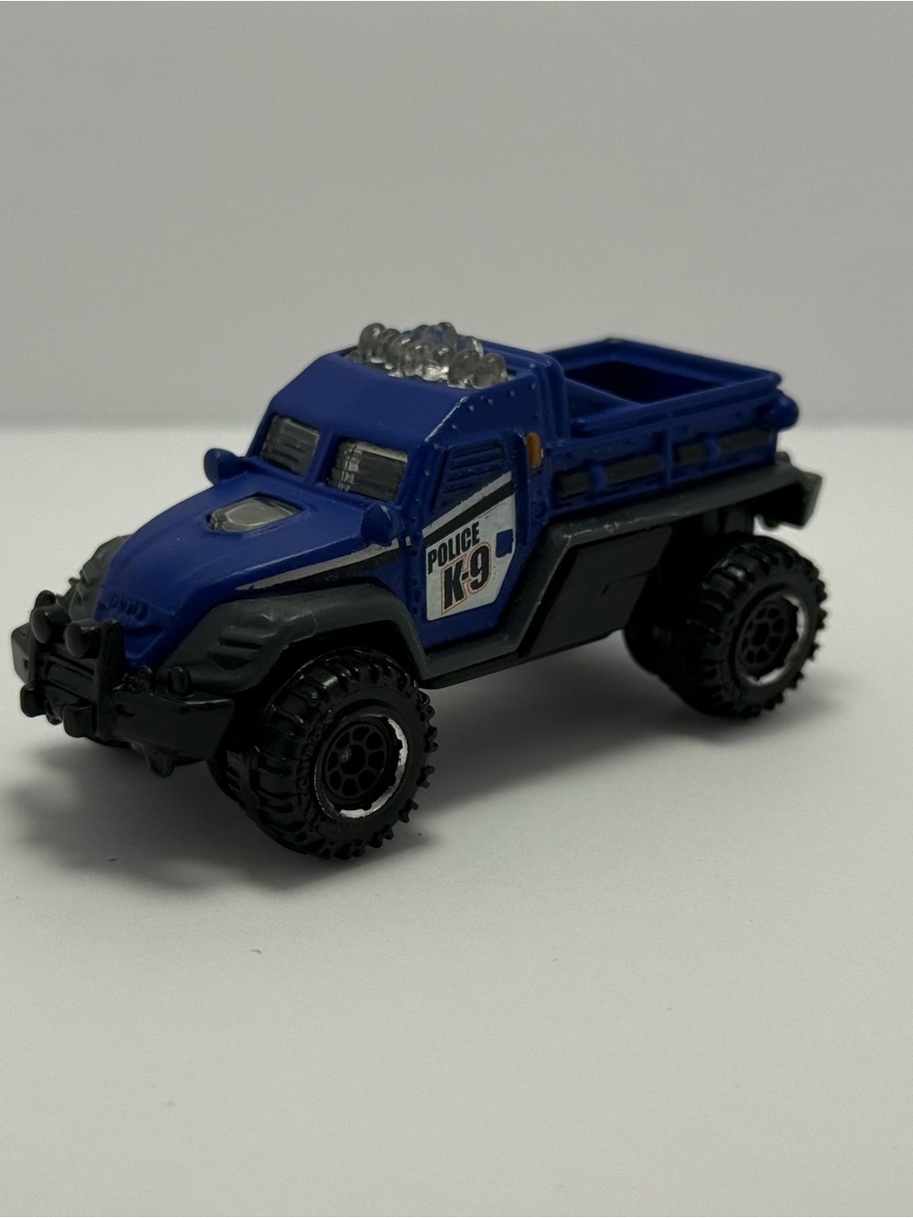 Matchbox 2013 Road Raider K9 1:64 Scale Die Cast Blue Truck (TC05)